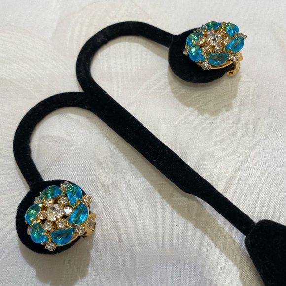 Vintage Freirich Rhinestone Earrings - Picture 5 of 9